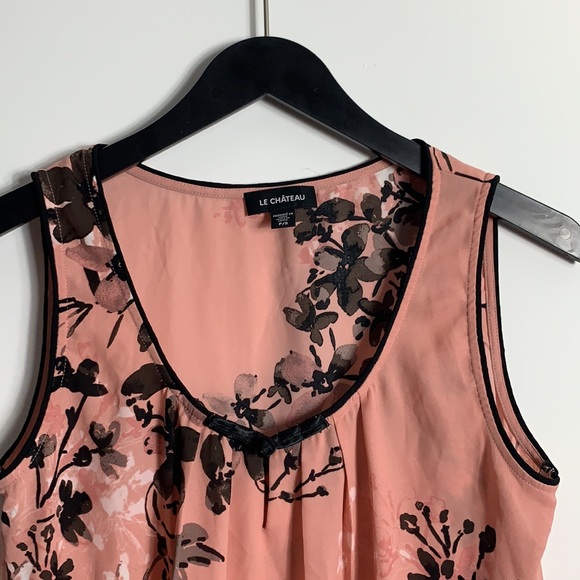 Le Chateau light pink floral sleeveless blouse - Picture 2 of 5